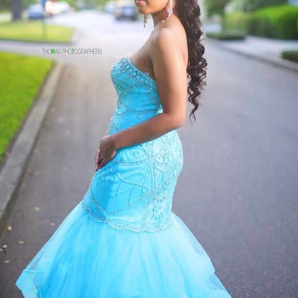 Love this Dress. La Femme size 2/4 Aqua Lt Blue - Picture 2 of 5